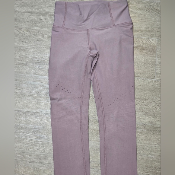 Lululemon Womans Tight Stuff Tight II Size 6 Light Purple-Violet - Picture 2 of 9